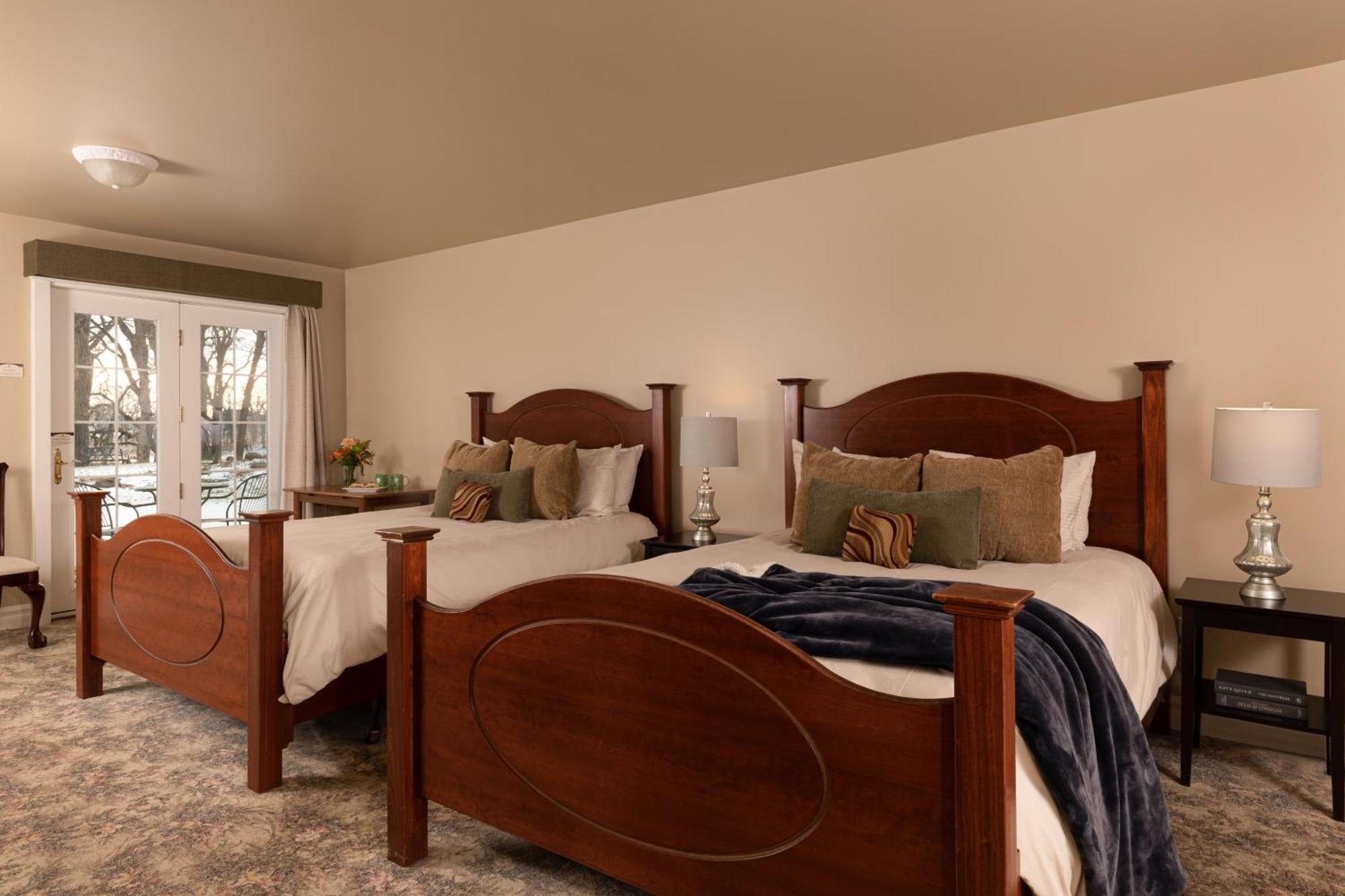The Oakwood Inn 오코보지 외부 사진