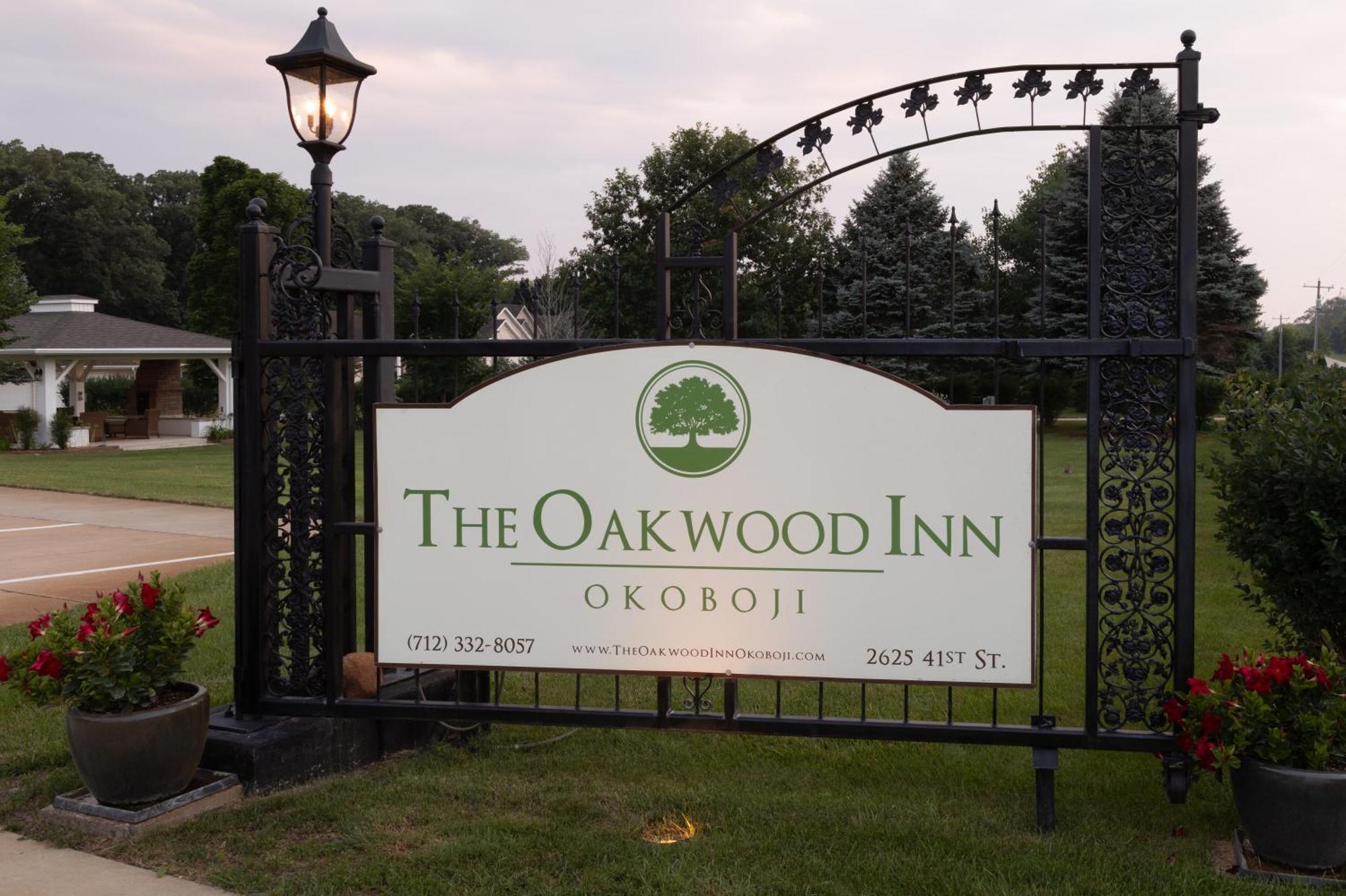 The Oakwood Inn 오코보지 외부 사진