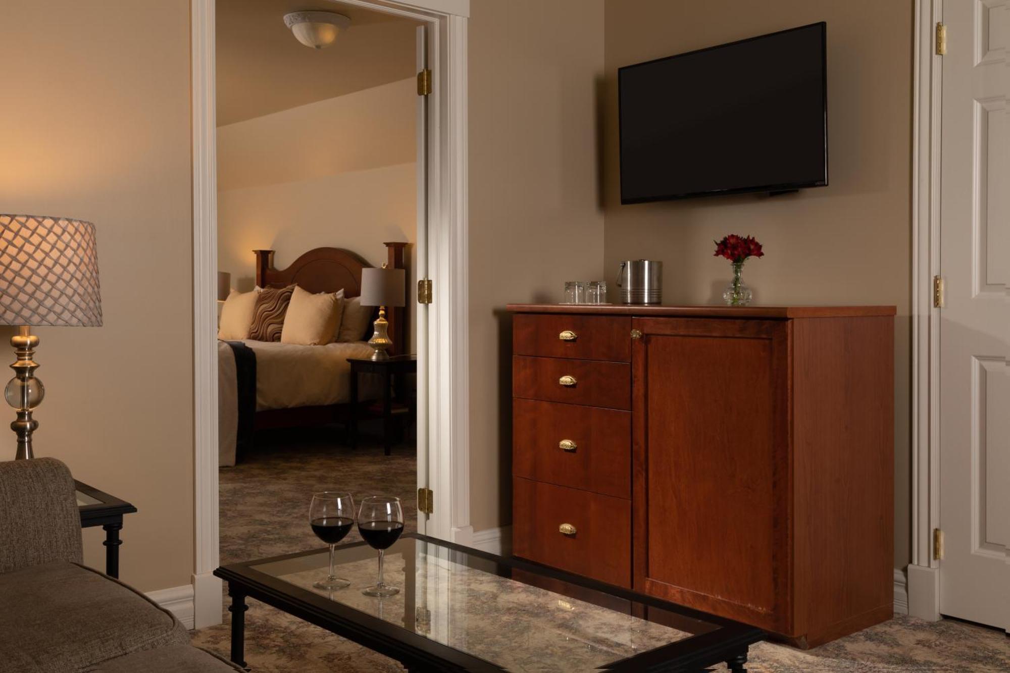 The Oakwood Inn 오코보지 외부 사진