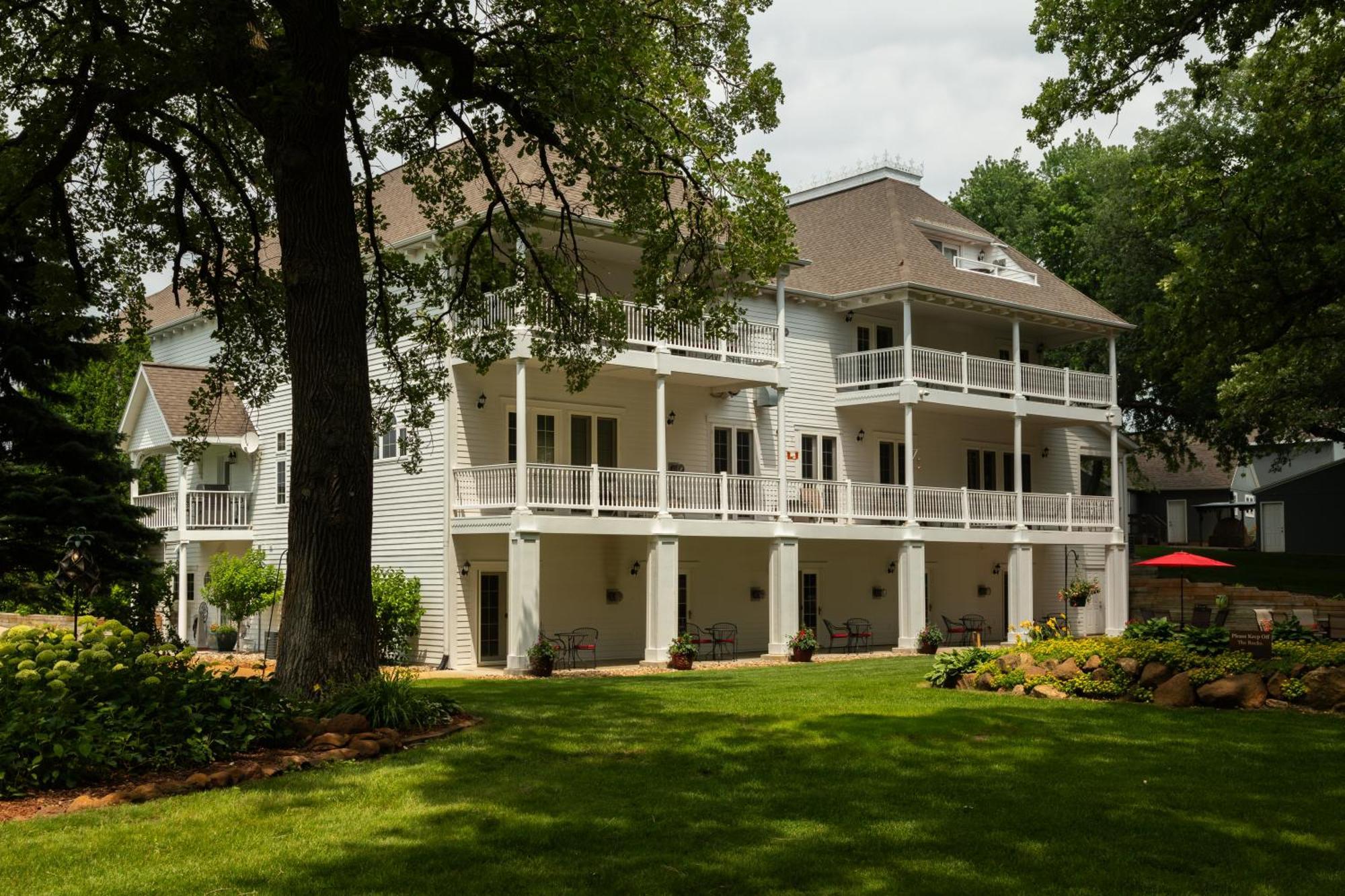 The Oakwood Inn 오코보지 외부 사진