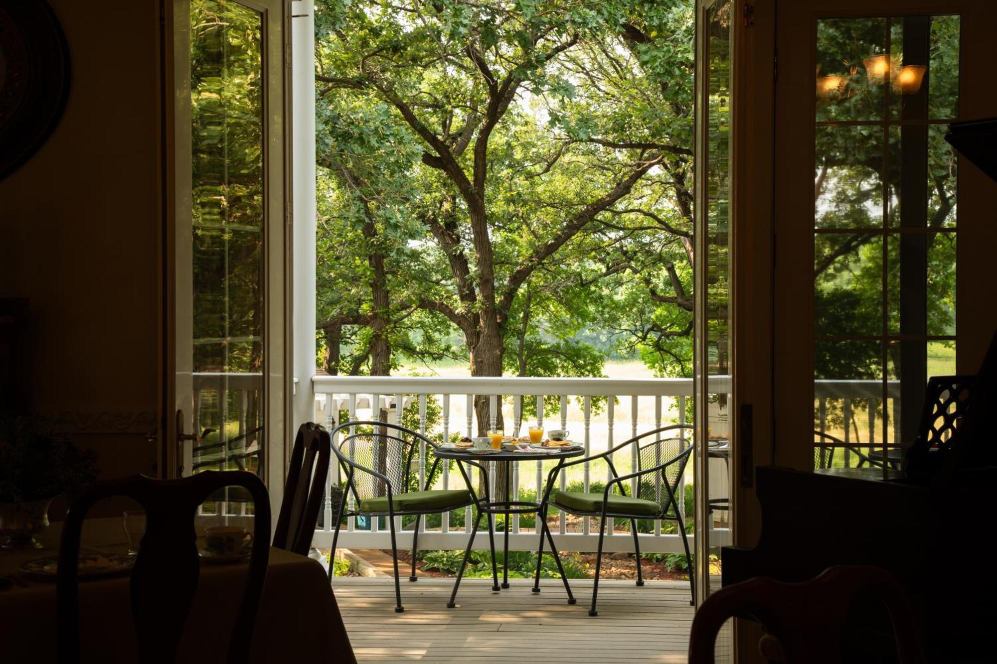 The Oakwood Inn 오코보지 외부 사진