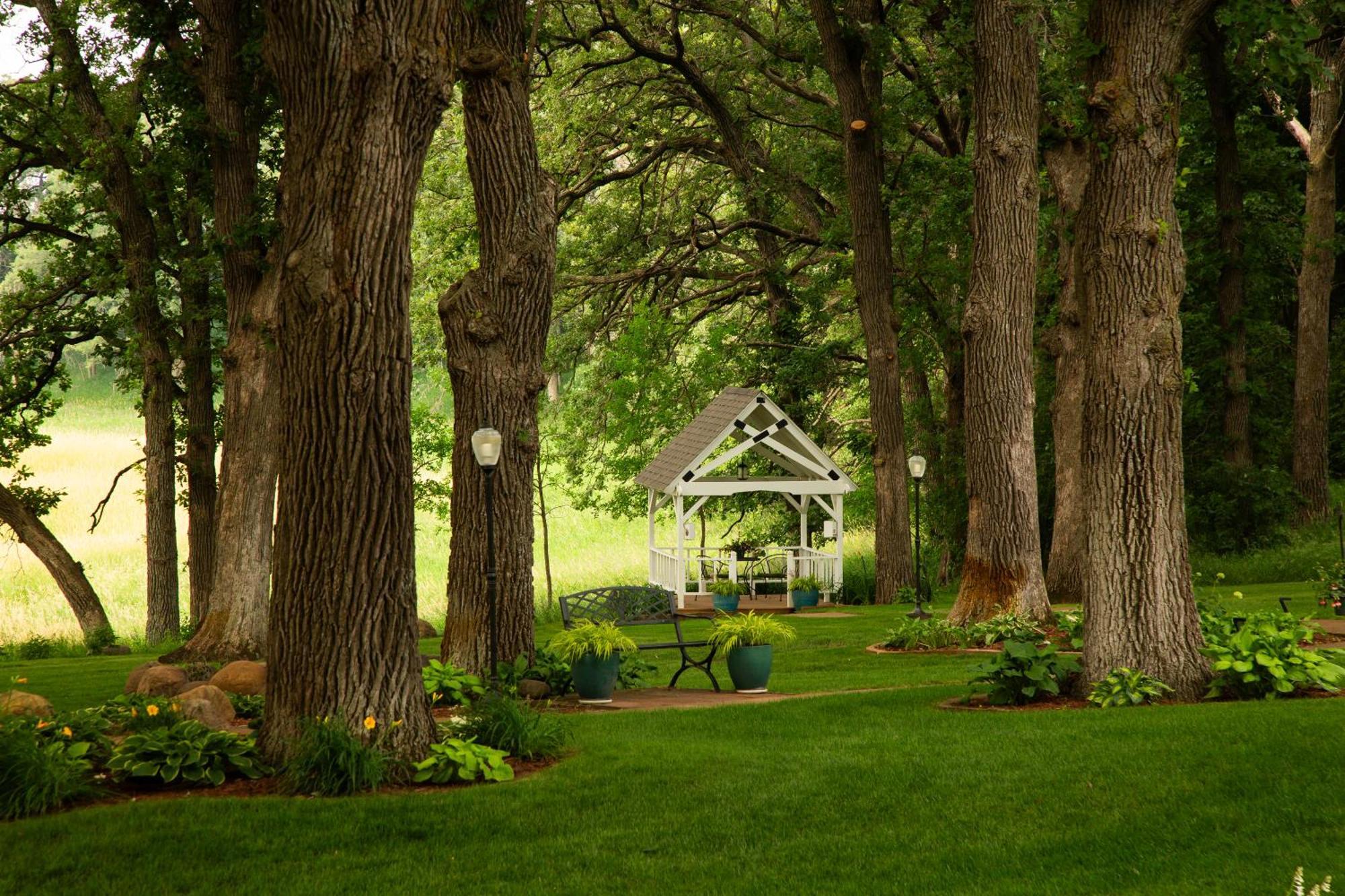 The Oakwood Inn 오코보지 외부 사진